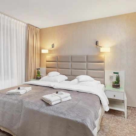 Columna Medica Hotel Łask Kültér fotó