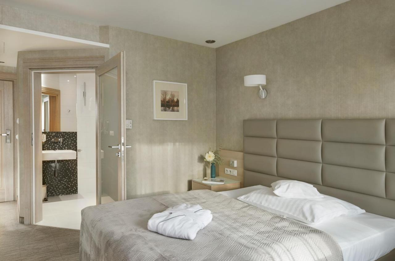 Columna Medica Hotel Łask Kültér fotó