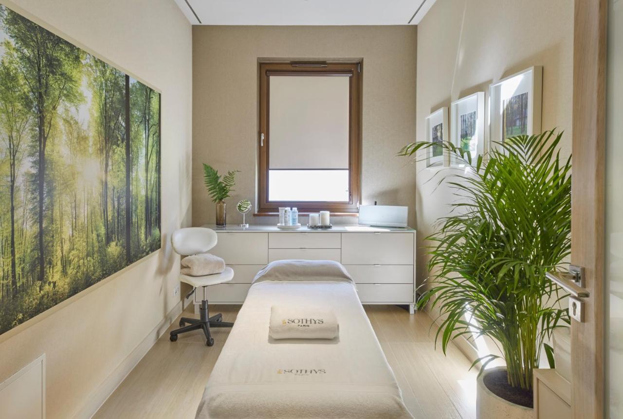 Columna Medica Hotel Łask Kültér fotó