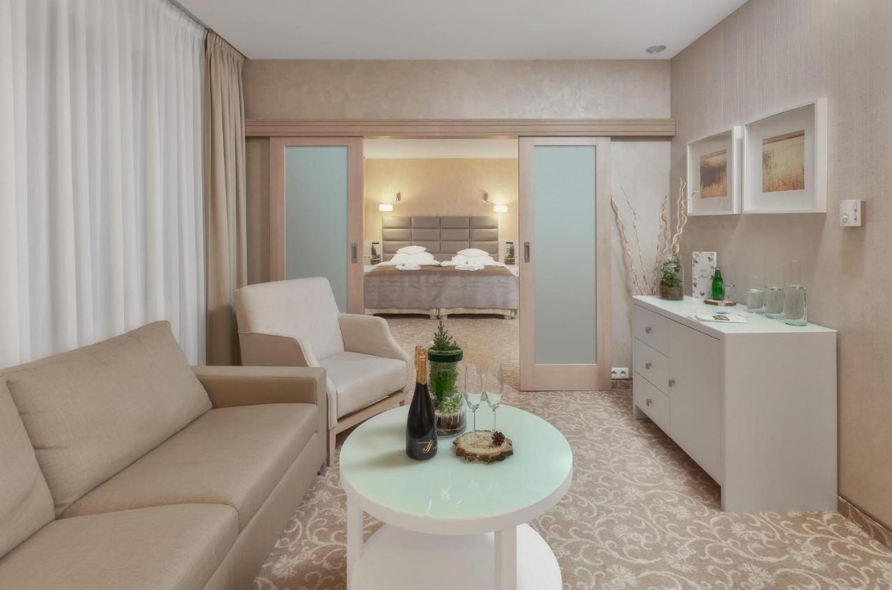 Columna Medica Hotel Łask Kültér fotó