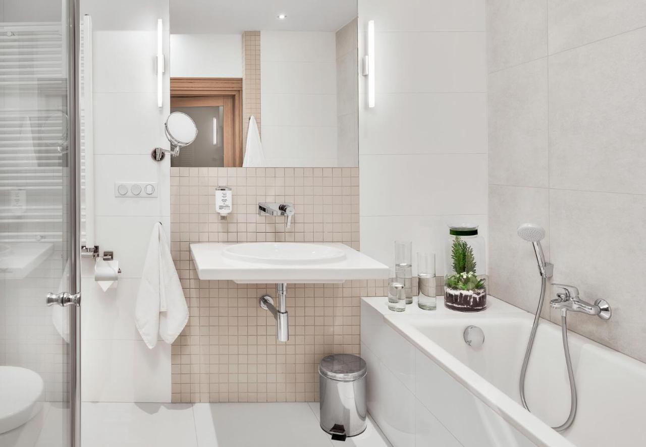 Columna Medica Hotel Łask Kültér fotó