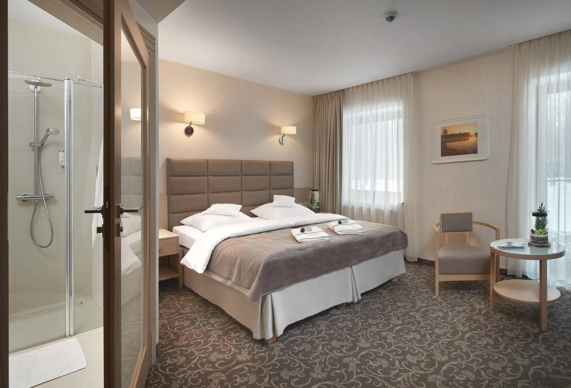 Columna Medica Hotel Łask Kültér fotó