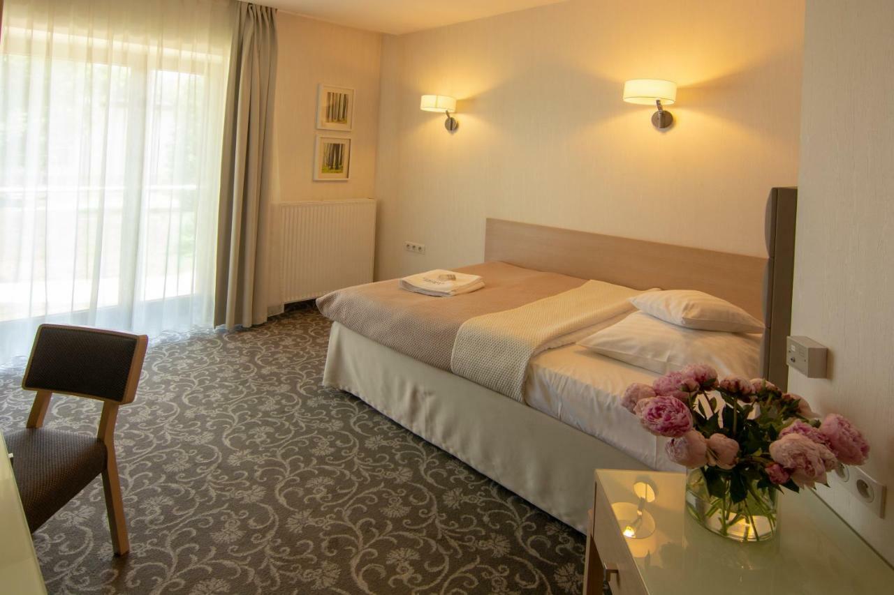 Columna Medica Hotel Łask Kültér fotó