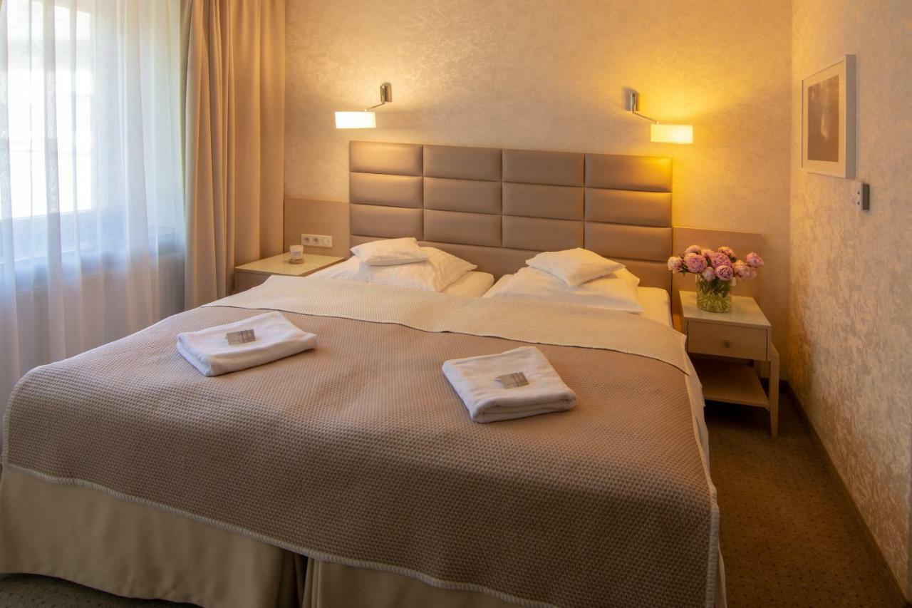 Columna Medica Hotel Łask Kültér fotó