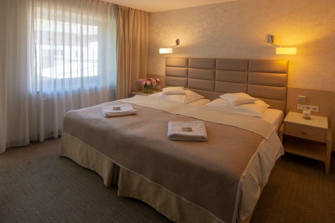Columna Medica Hotel Łask Kültér fotó